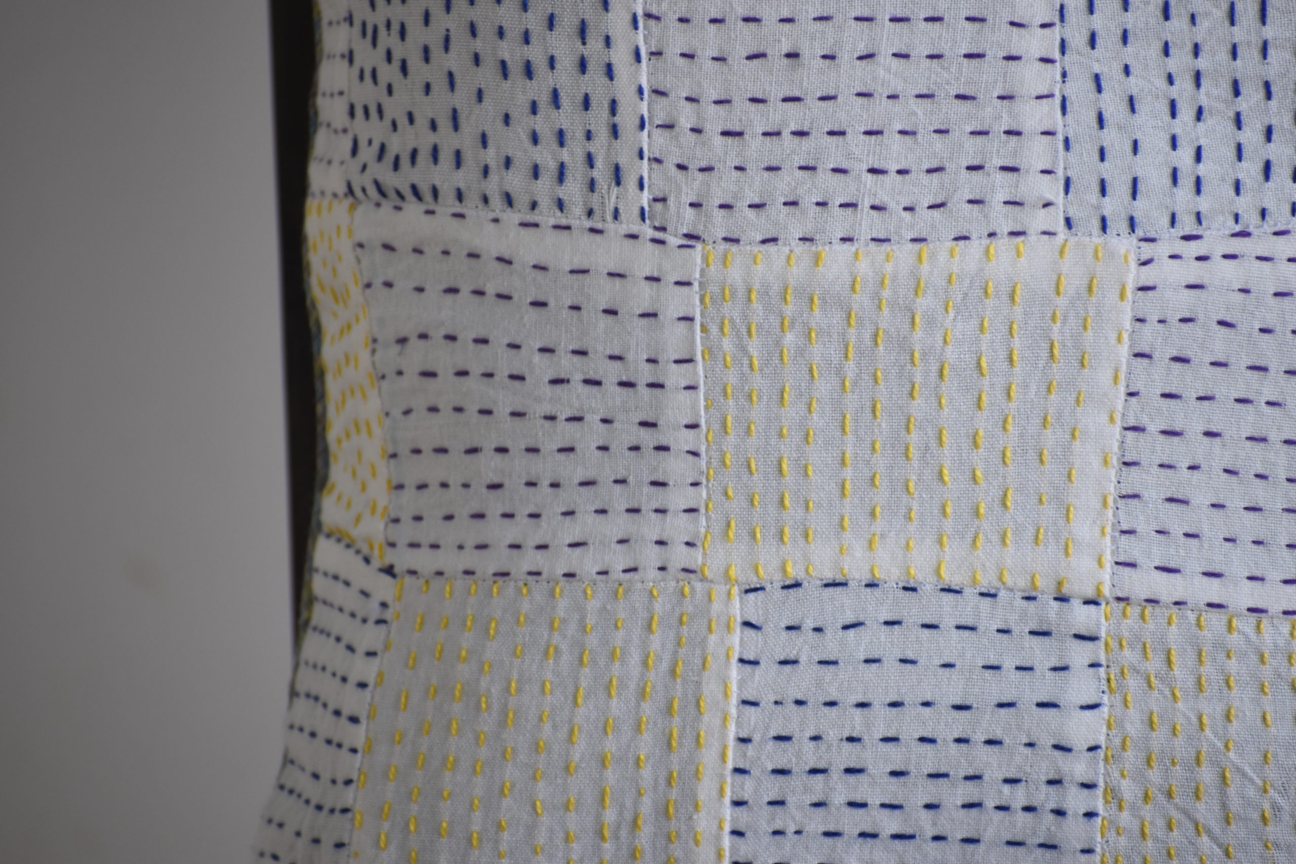 Sujani Cushion S (white with purpal, blue & yellow) 2 (1)